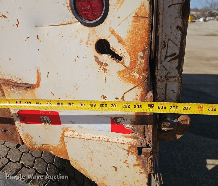 image for item EO7018 2004 Mack CV dump truck