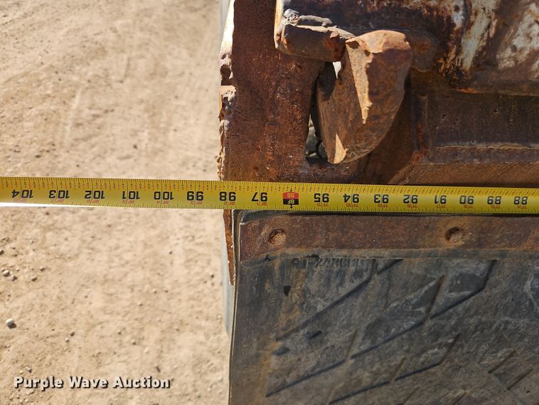 image for item EO7018 2004 Mack CV dump truck