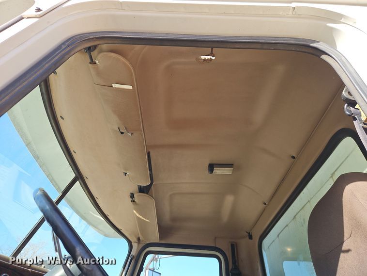 image for item EO7018 2004 Mack CV dump truck