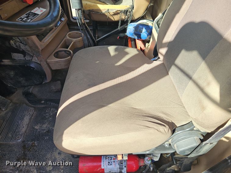 image for item EO7018 2004 Mack CV dump truck