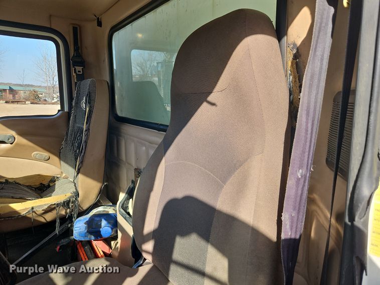 image for item EO7018 2004 Mack CV dump truck