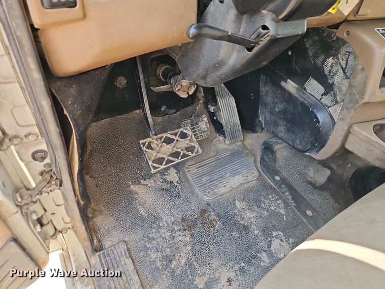 image for item EO7018 2004 Mack CV dump truck