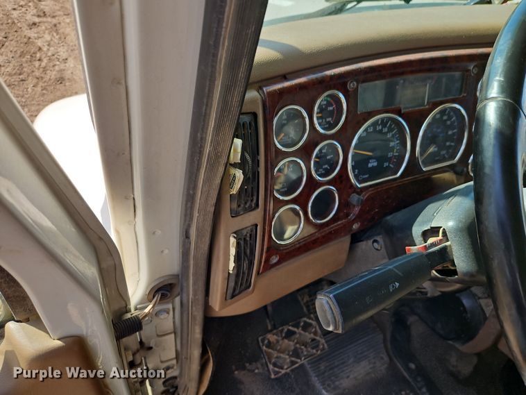 image for item EO7018 2004 Mack CV dump truck