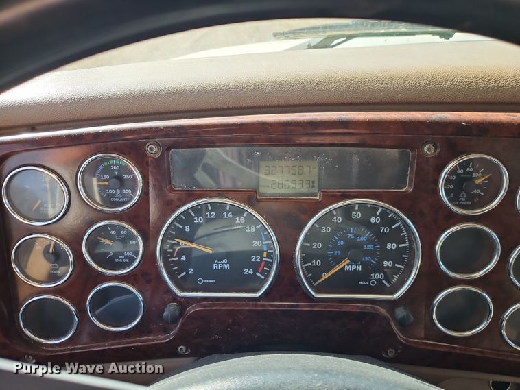 image for item EO7018 2004 Mack CV dump truck