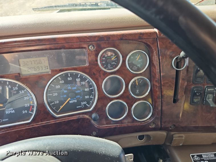 image for item EO7018 2004 Mack CV dump truck