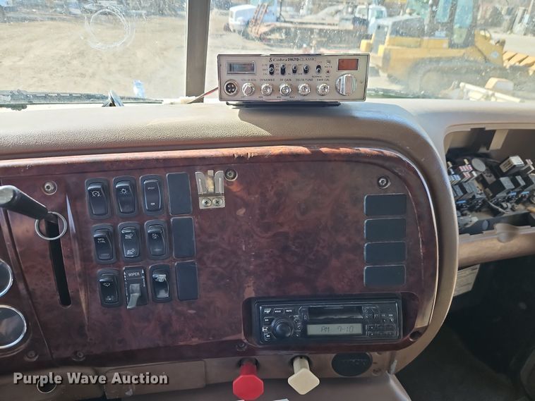 image for item EO7018 2004 Mack CV dump truck