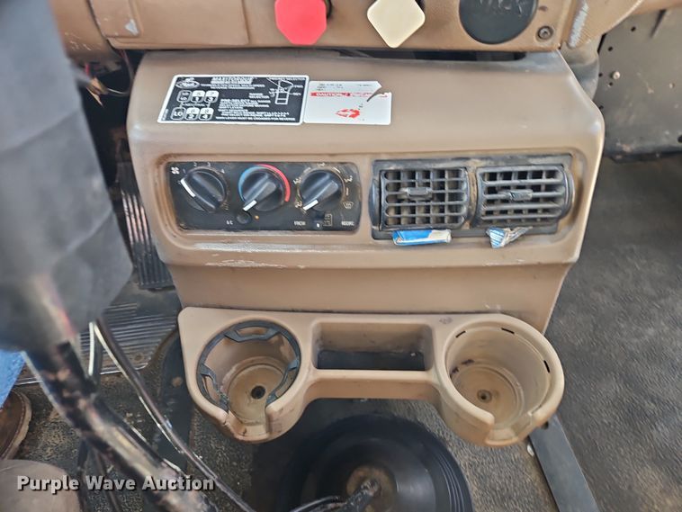 image for item EO7018 2004 Mack CV dump truck