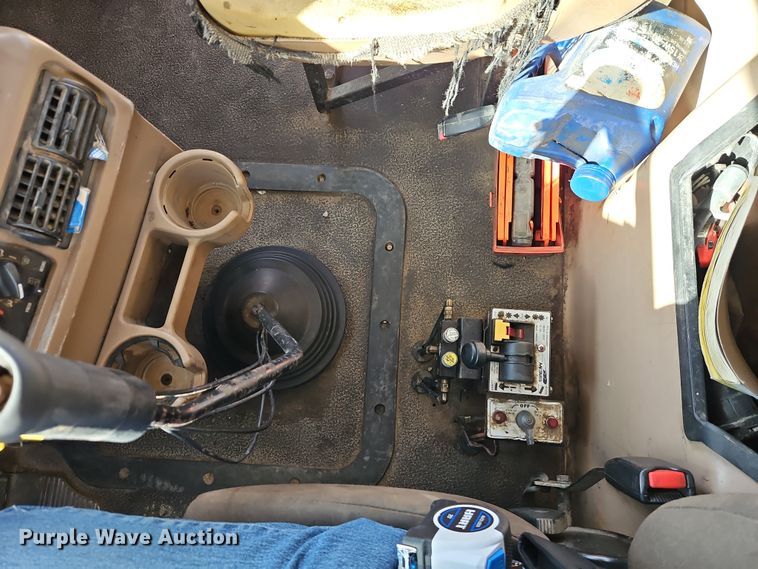 image for item EO7018 2004 Mack CV dump truck