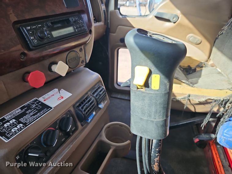 image for item EO7018 2004 Mack CV dump truck