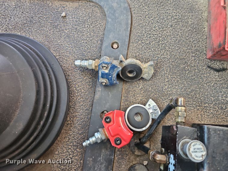 image for item EO7018 2004 Mack CV dump truck