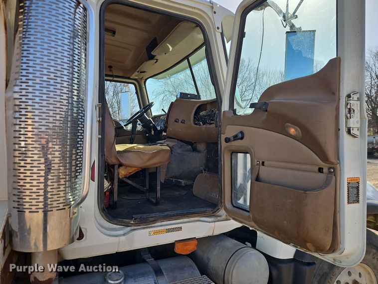 image for item EO7018 2004 Mack CV dump truck