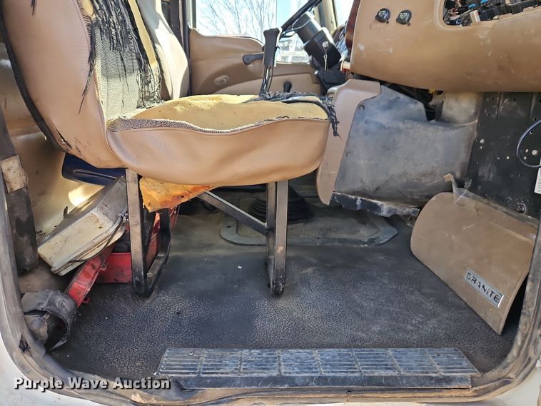 image for item EO7018 2004 Mack CV dump truck