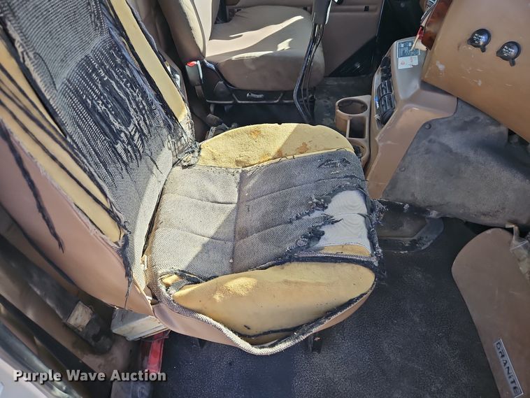 image for item EO7018 2004 Mack CV dump truck