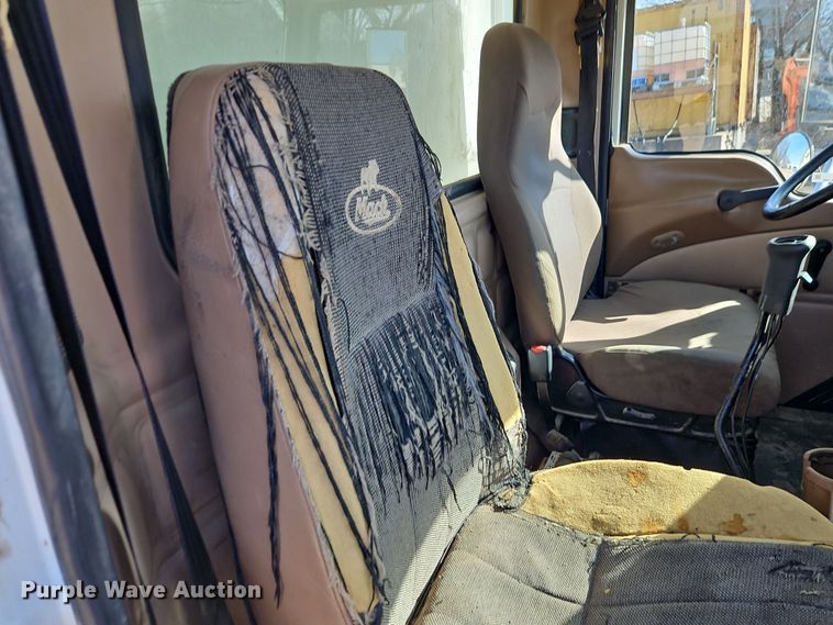 image for item EO7018 2004 Mack CV dump truck