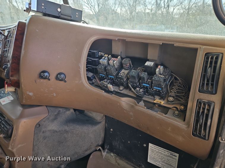 image for item EO7018 2004 Mack CV dump truck