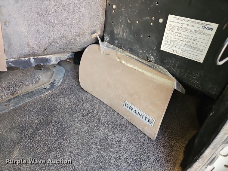 image for item EO7018 2004 Mack CV dump truck