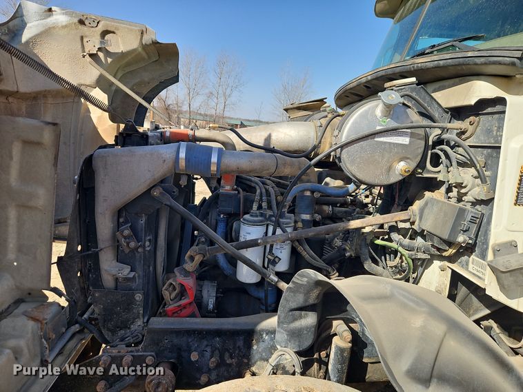 image for item EO7018 2004 Mack CV dump truck