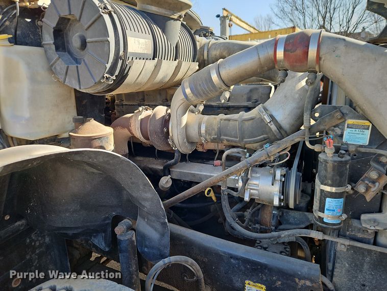 image for item EO7018 2004 Mack CV dump truck