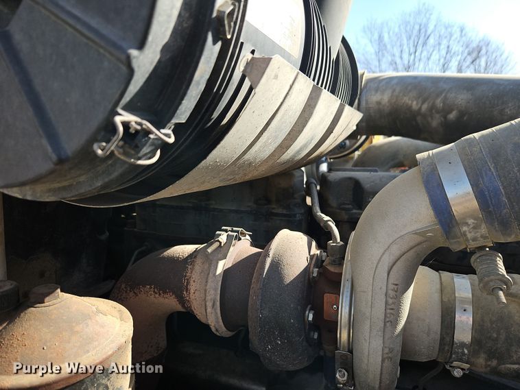 image for item EO7018 2004 Mack CV dump truck