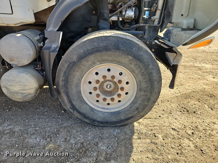 image for item EO7018 2004 Mack CV dump truck