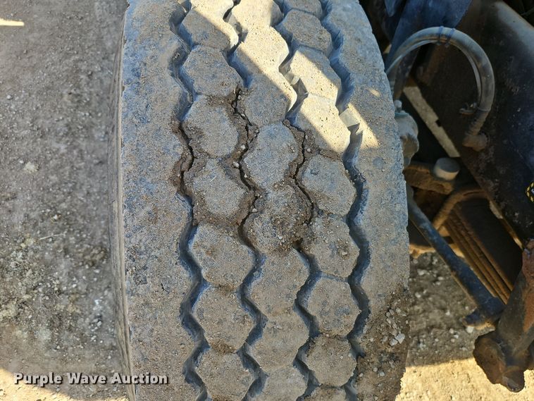 image for item EO7018 2004 Mack CV dump truck