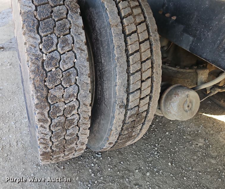 image for item EO7018 2004 Mack CV dump truck