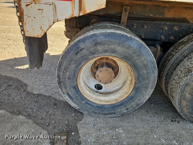 image for item EO7018 2004 Mack CV dump truck