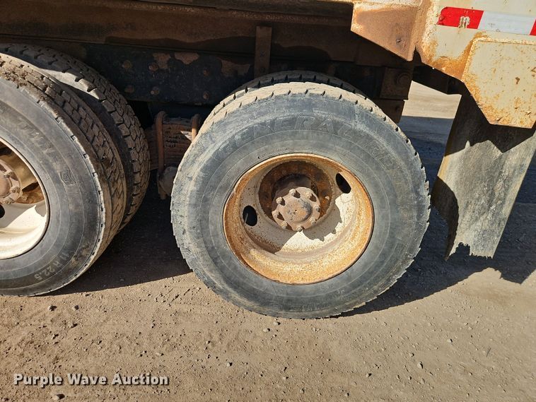 image for item EO7018 2004 Mack CV dump truck