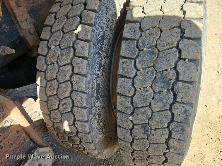 image for item EO7018 2004 Mack CV dump truck