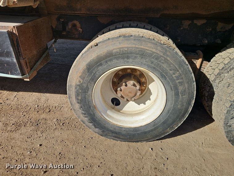 image for item EO7018 2004 Mack CV dump truck