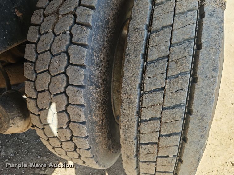 image for item EO7018 2004 Mack CV dump truck