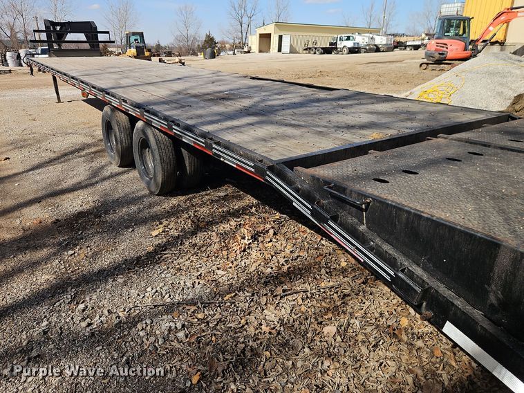 image for item EO7019 2022 Davidson Trailers, LLC equipment trailer