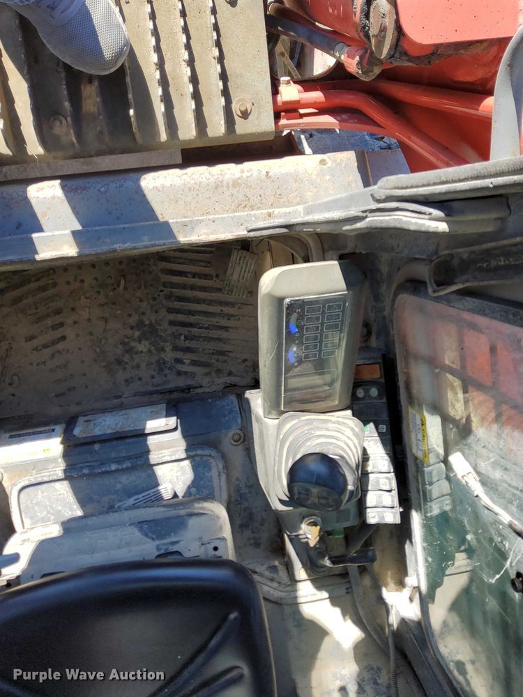 image for item EO7021 2013 Takeuchi  TL12 tracked skid steer loader