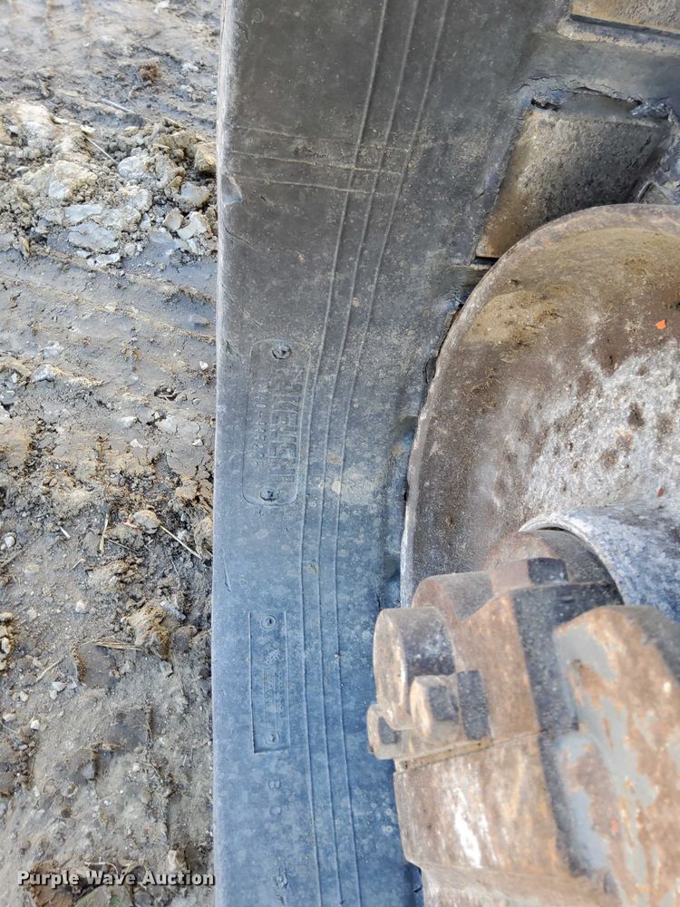 image for item EO7021 2013 Takeuchi  TL12 tracked skid steer loader