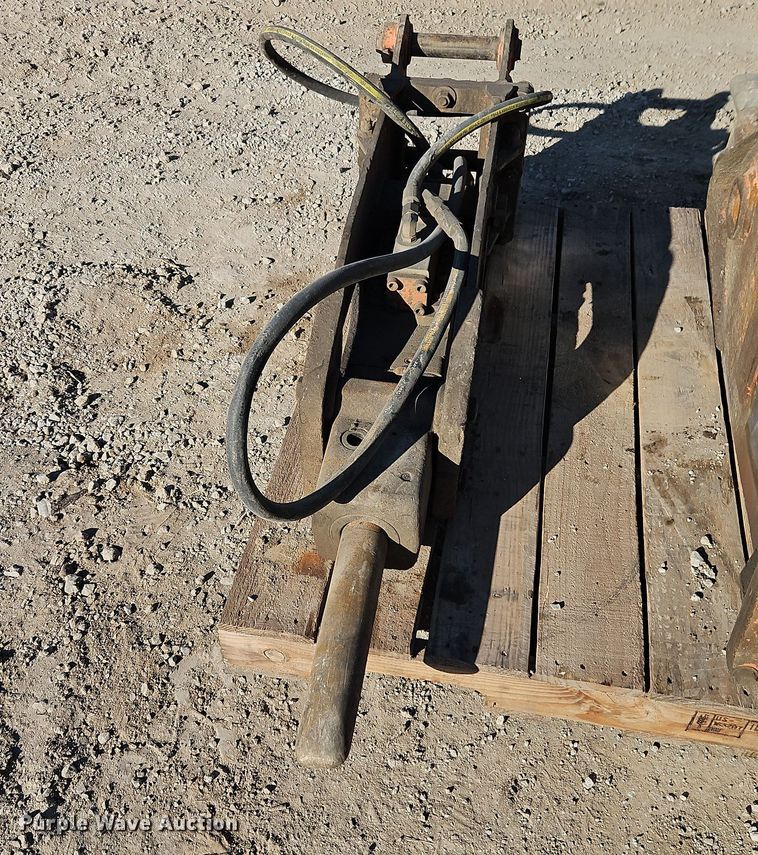 image for item EO7022 NPK E203 breaker