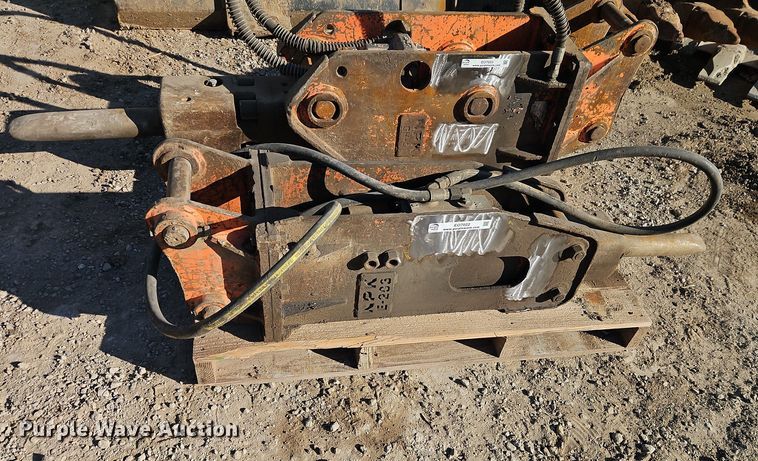 image for item EO7022 NPK E203 breaker