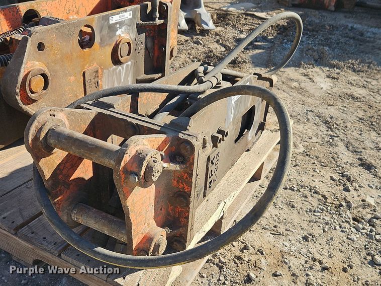 image for item EO7022 NPK E203 breaker