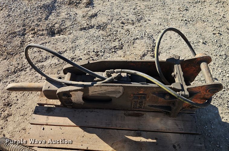 image for item EO7022 NPK E203 breaker