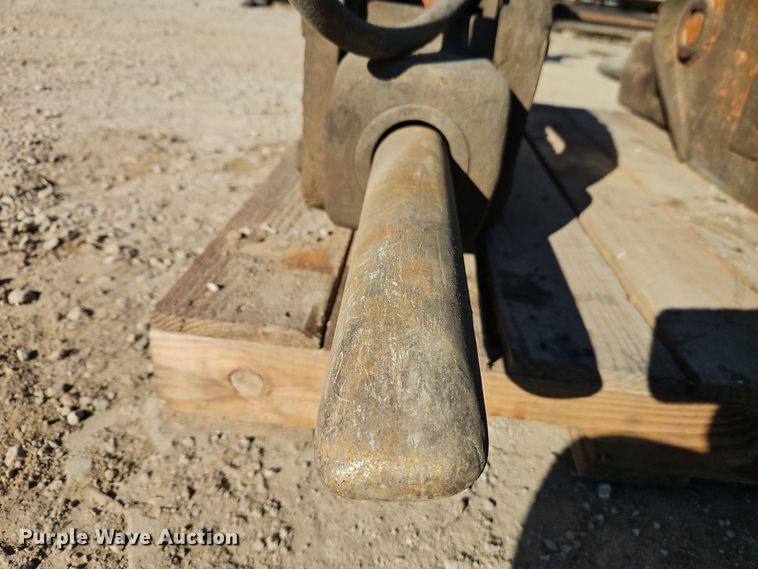 image for item EO7022 NPK E203 breaker