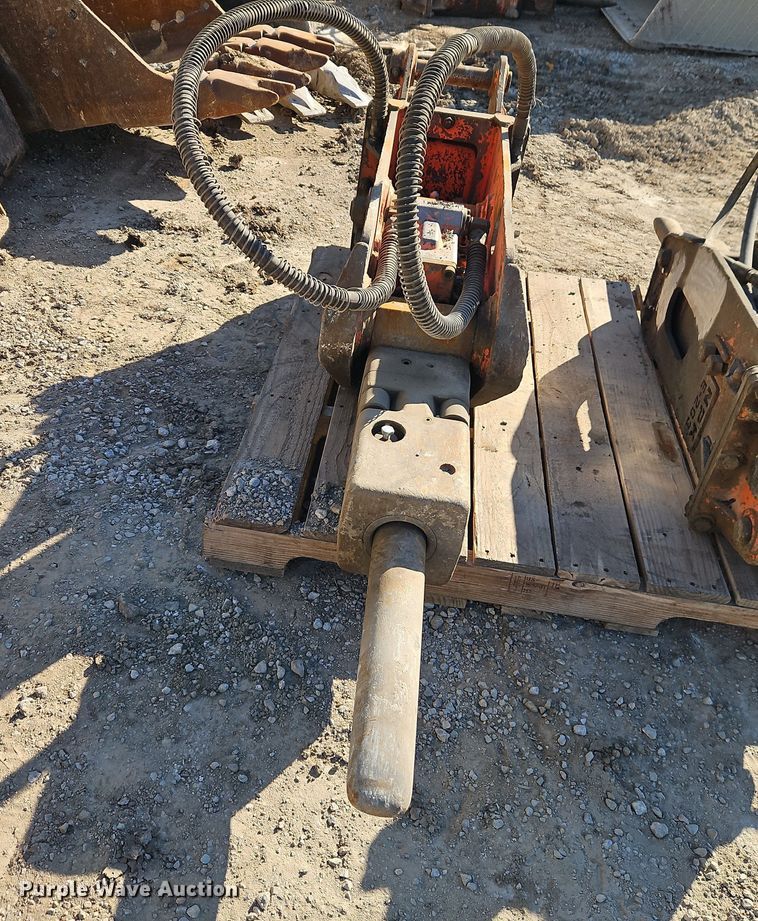 image for item EO7023 NPK GH4 breaker