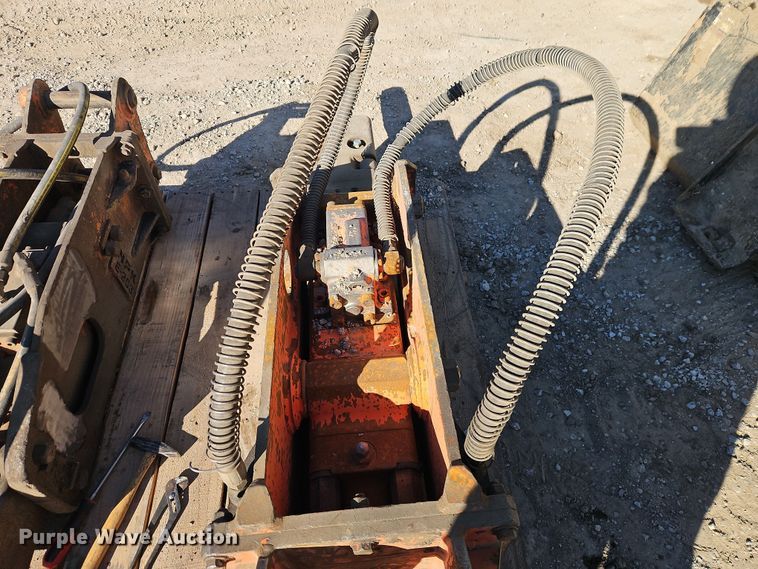 image for item EO7023 NPK GH4 breaker