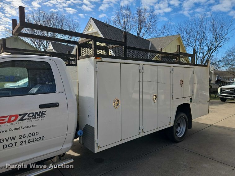 image for item EO7032 2017 RAM 5500 utility / service truck