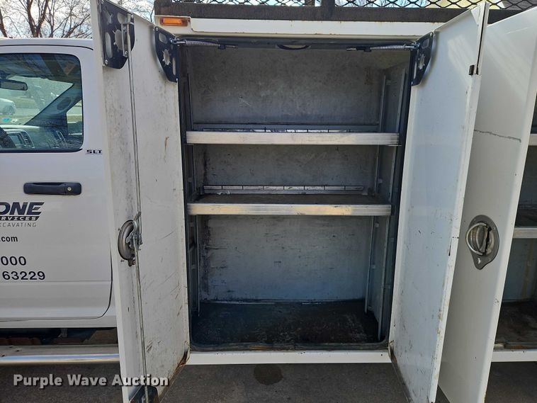 image for item EO7032 2017 RAM 5500 utility / service truck