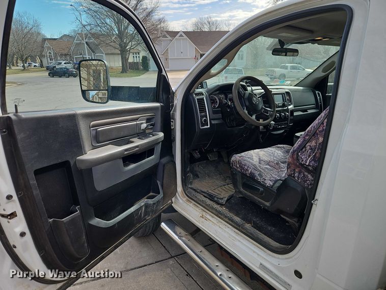 image for item EO7032 2017 RAM 5500 utility / service truck