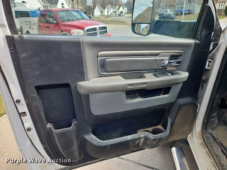 image for item EO7032 2017 RAM 5500 utility / service truck