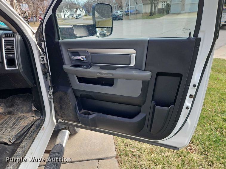 image for item EO7032 2017 RAM 5500 utility / service truck