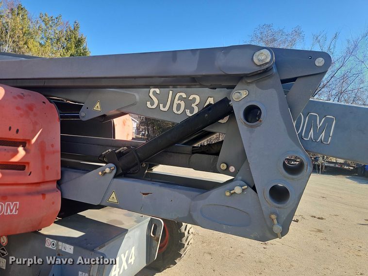 image for item EO7039 2013 Skyjack SJ63AJ boom lift