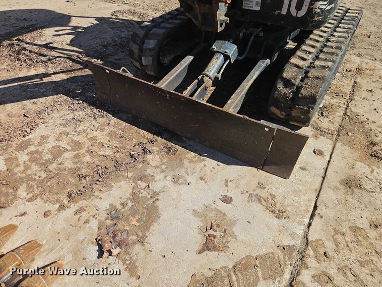 image for item EO7044 2019 Kubota U17 mini excavator