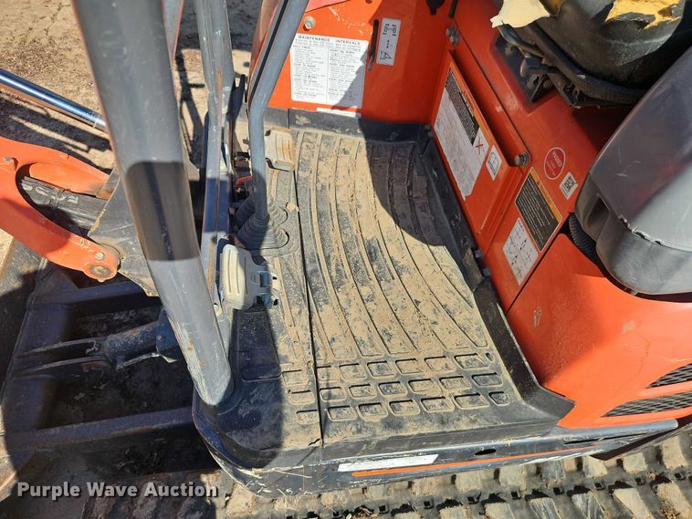 image for item EO7044 2019 Kubota U17 mini excavator