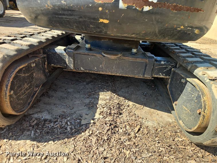 image for item EO7044 2019 Kubota U17 mini excavator